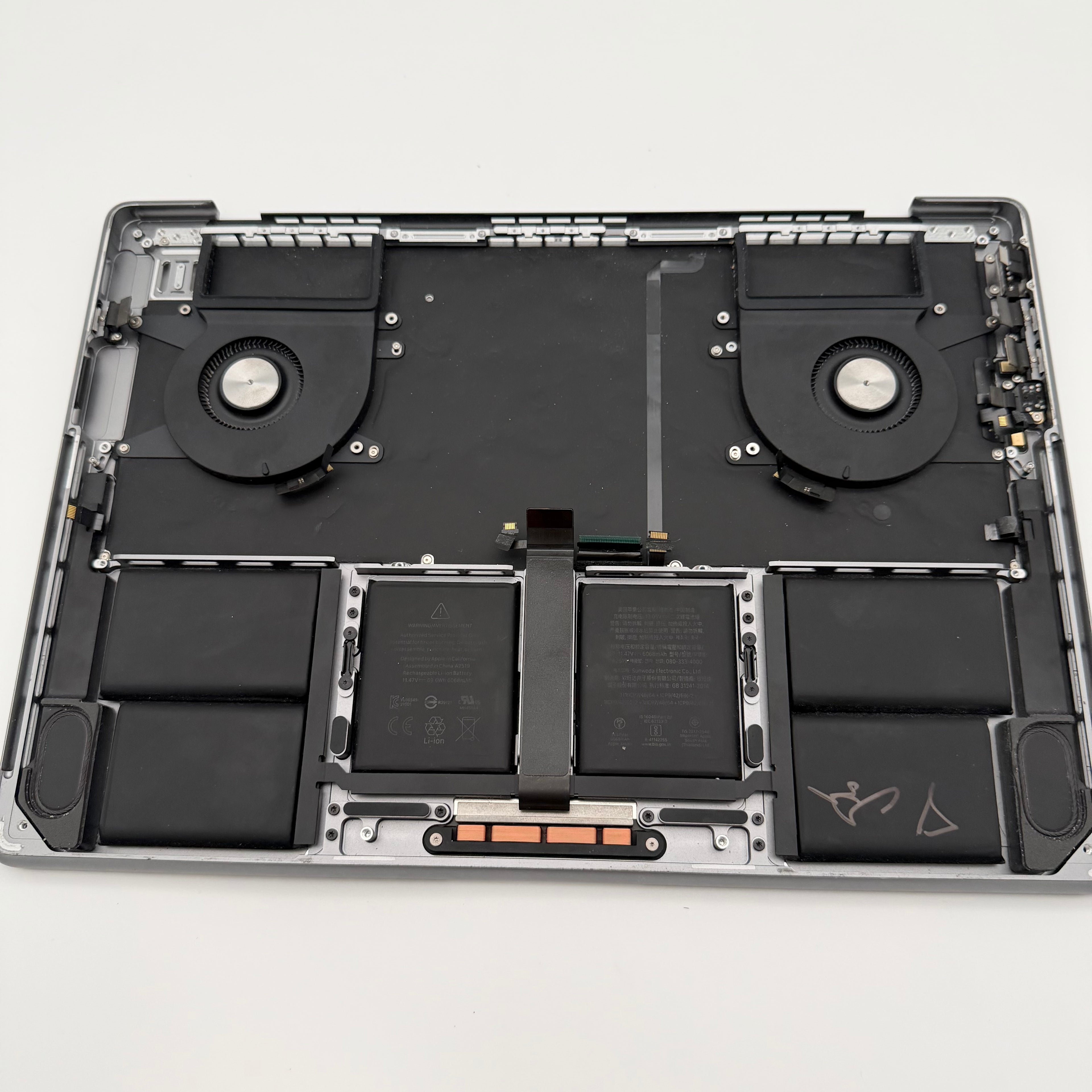 Complete topcase keyboard Macbook pro M2 14” A2779 space grey (385 Cycles)