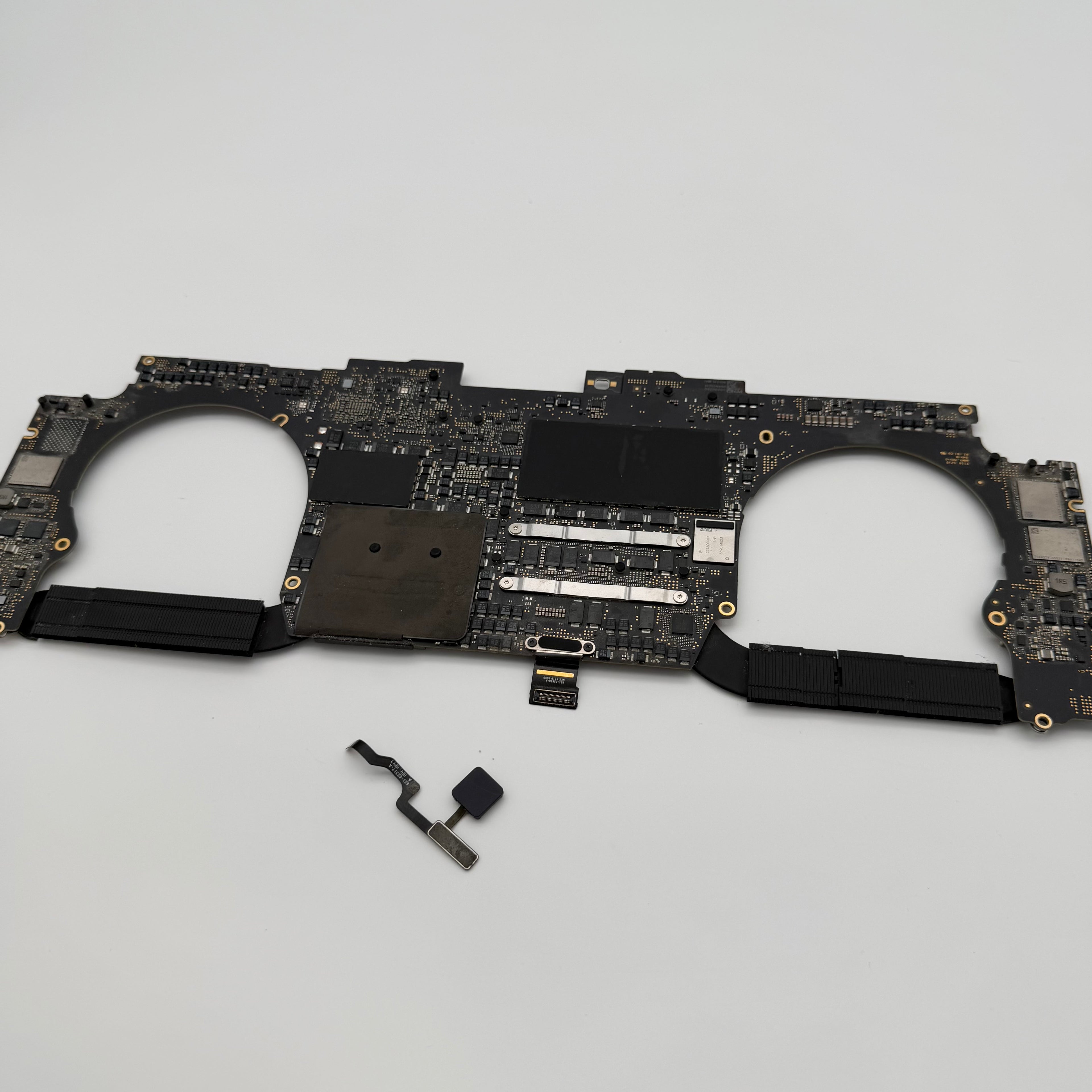 Motherboard / Logic board + Touch ID Macbook 16” 2019 A2141 64gb 1TB