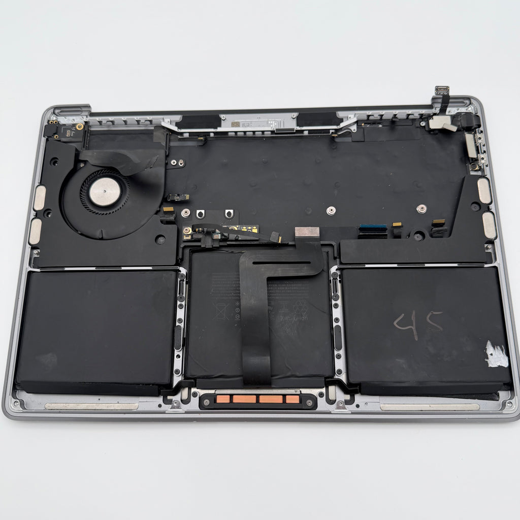 Complete top case with keyboard for MacBook Pro M1 13” A2338, Space Gray, 45 battery charge cycles.