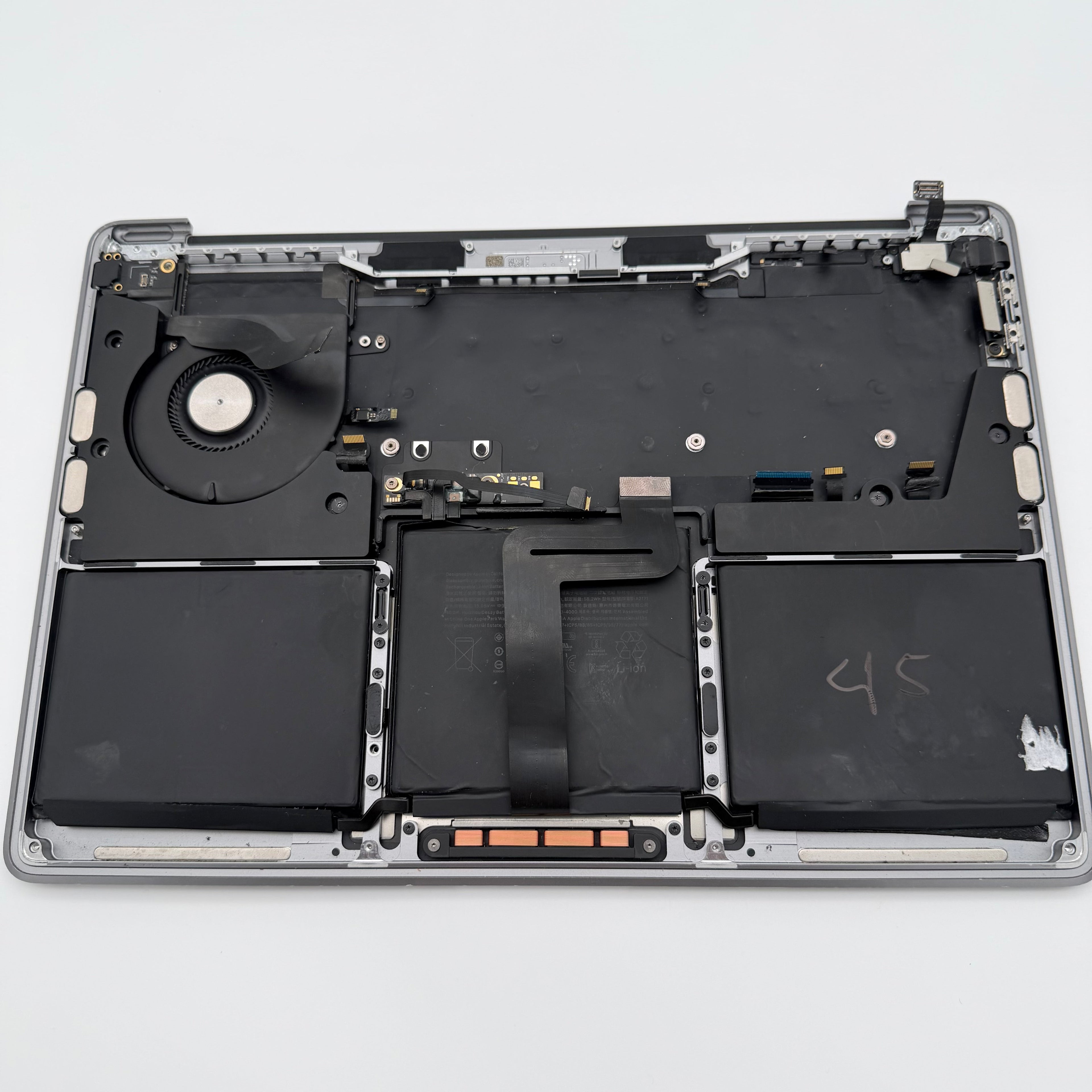 Complete top case with keyboard for MacBook Pro M1 13” A2338, Space Gray, 45 battery charge cycles.