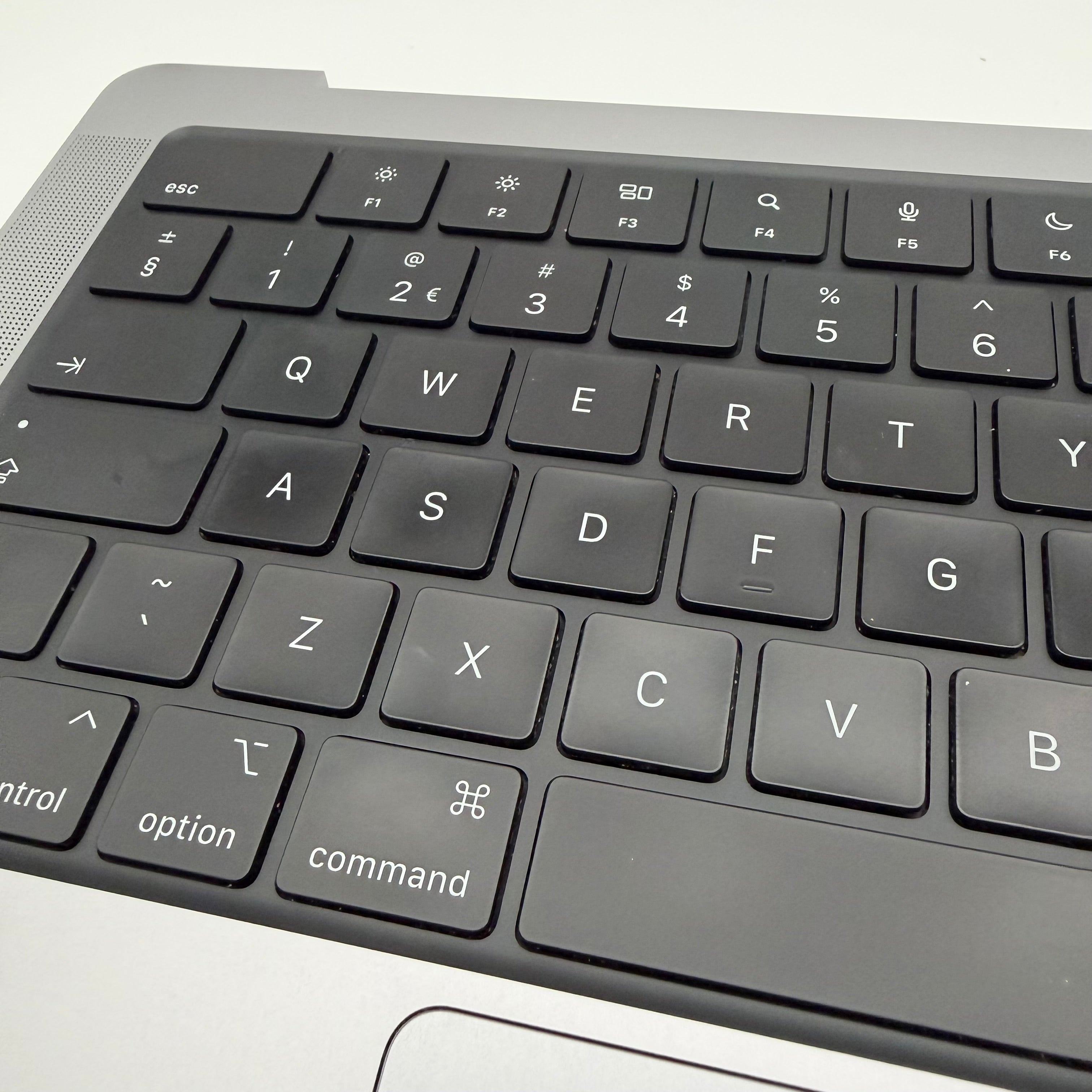 Complete topcase keyboard Macbook pro M2 14” A2779 space grey (385 Cycles)